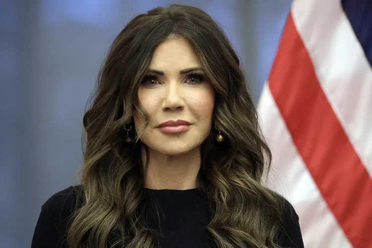 Kristi Noem Height